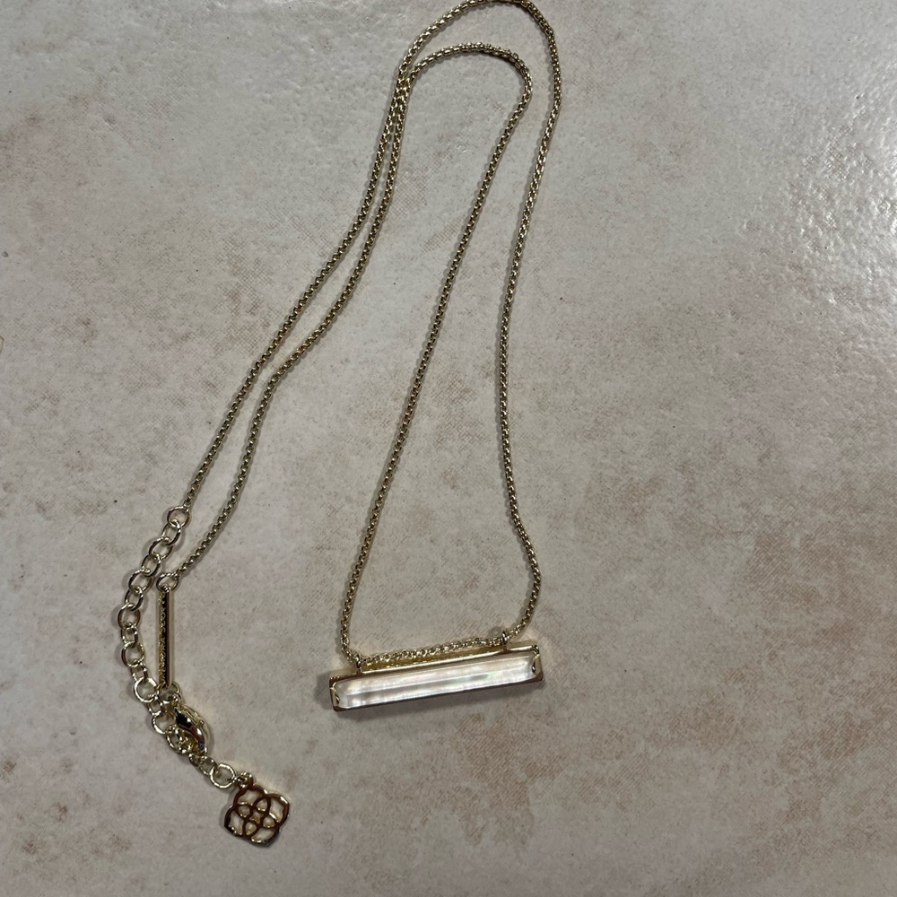 Beautiful Kendra Scott necklace with clear stone. 18 in gold chain